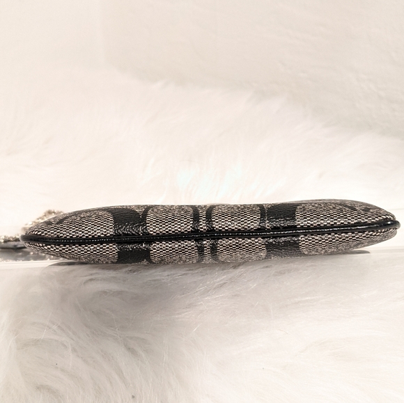 GUC Coach Signature Wristlet Tonal Black - Picture 5 of 8